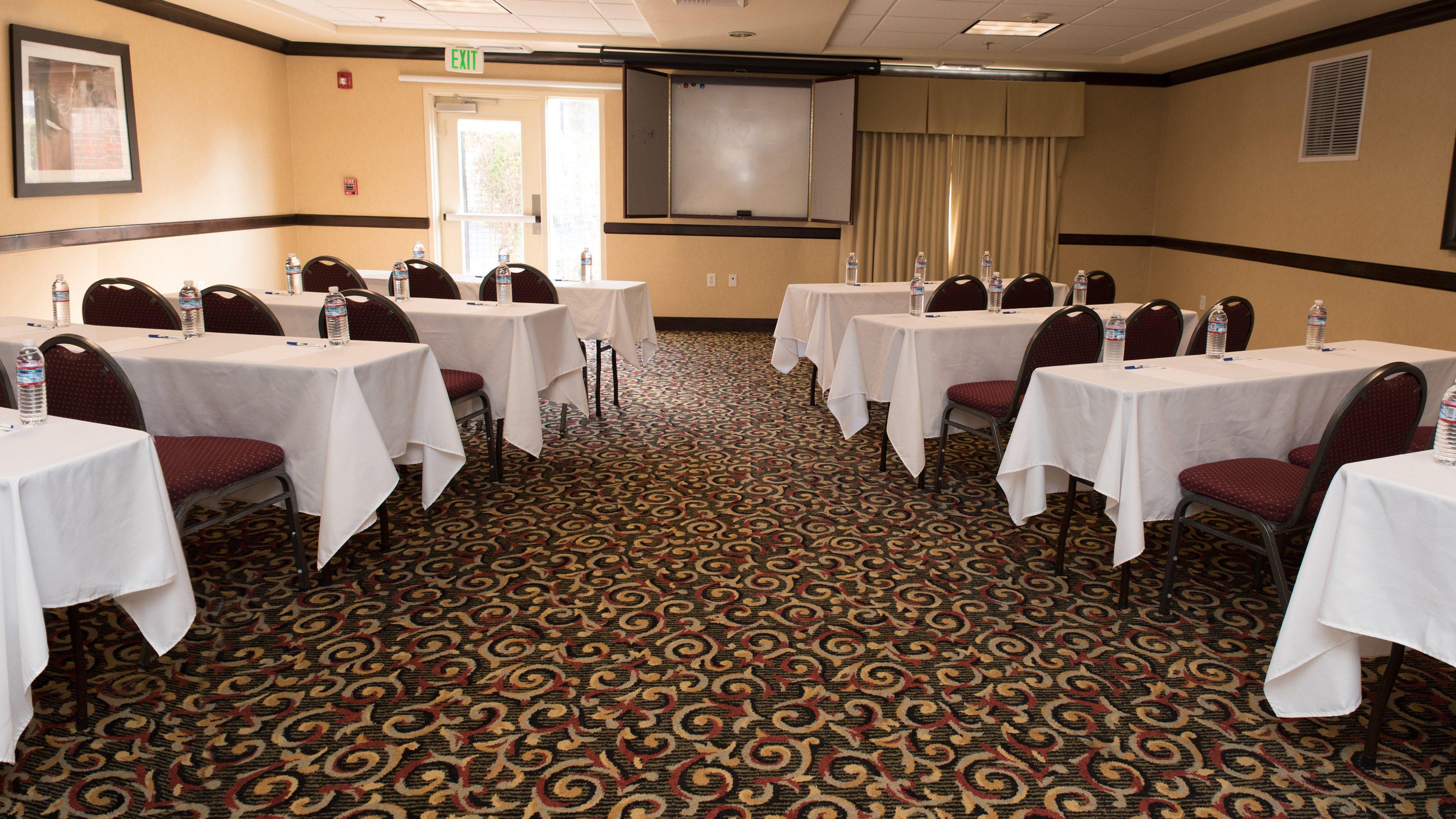 Holiday Inn Express Hotel & Suites Lincoln-Roseville Area, An Ihg Hotel Exteriör bild