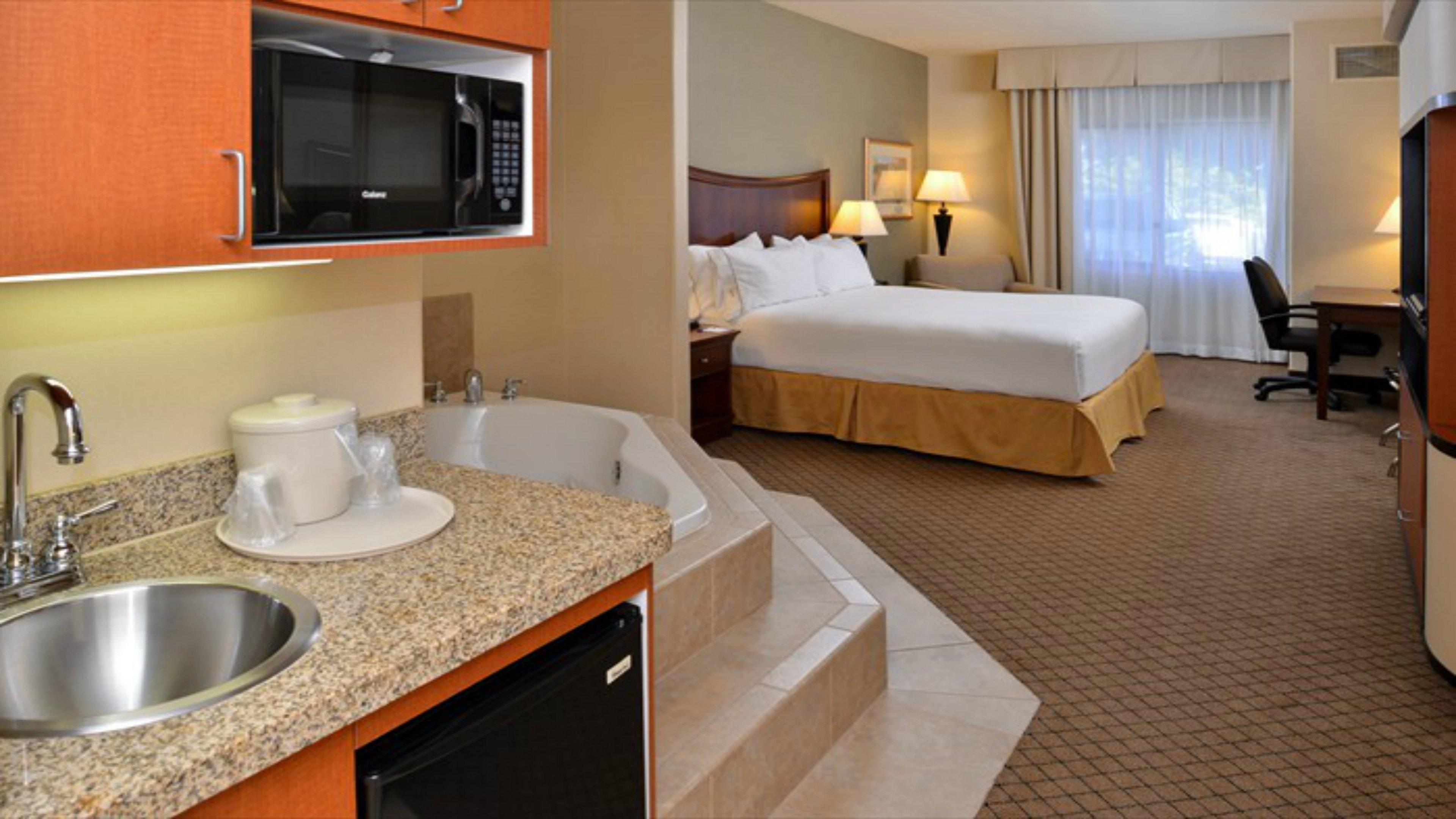 Holiday Inn Express Hotel & Suites Lincoln-Roseville Area, An Ihg Hotel Exteriör bild