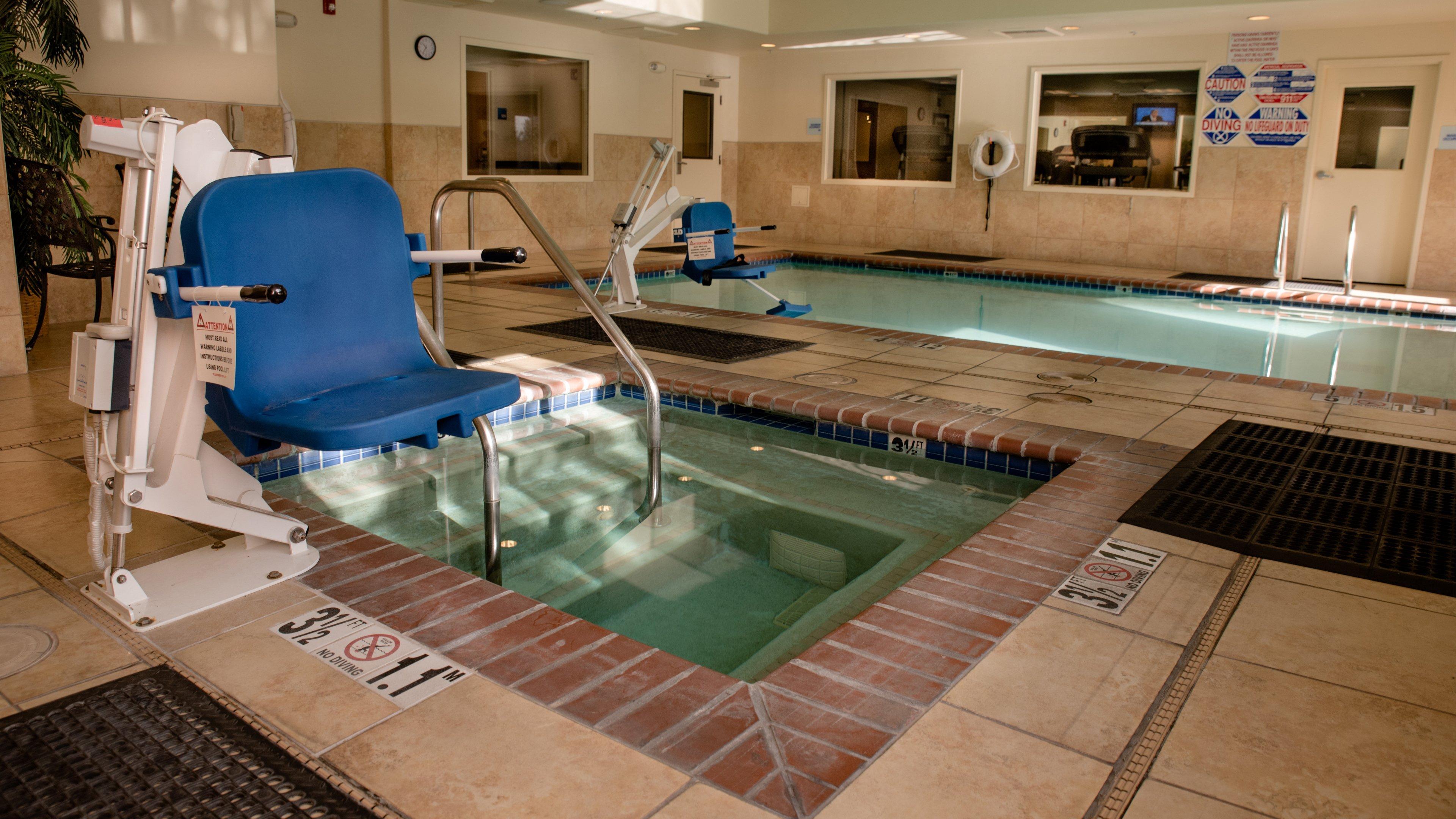 Holiday Inn Express Hotel & Suites Lincoln-Roseville Area, An Ihg Hotel Exteriör bild