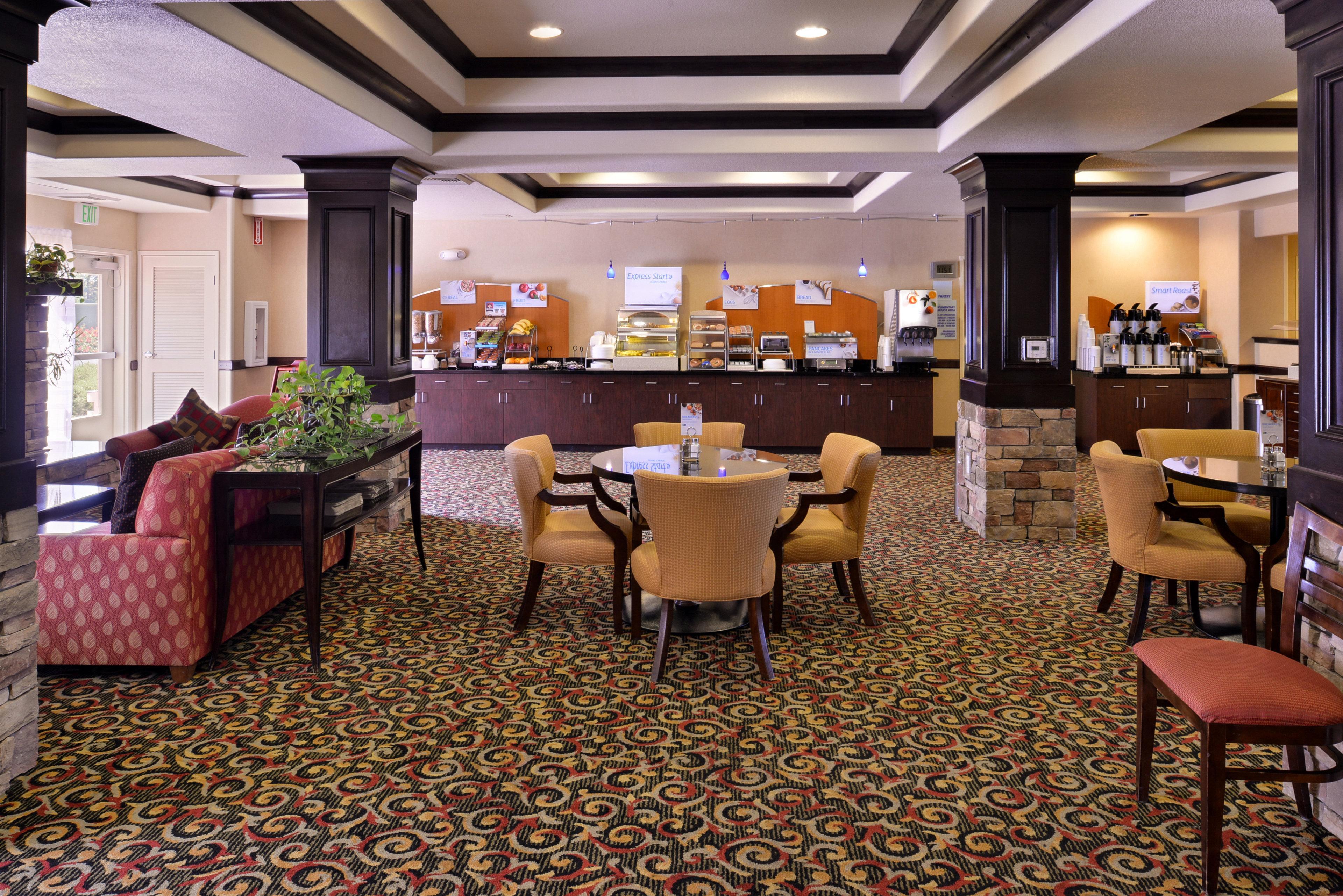Holiday Inn Express Hotel & Suites Lincoln-Roseville Area, An Ihg Hotel Exteriör bild