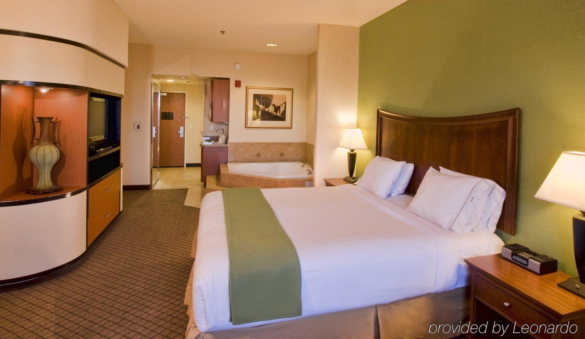Holiday Inn Express Hotel & Suites Lincoln-Roseville Area, An Ihg Hotel Exteriör bild