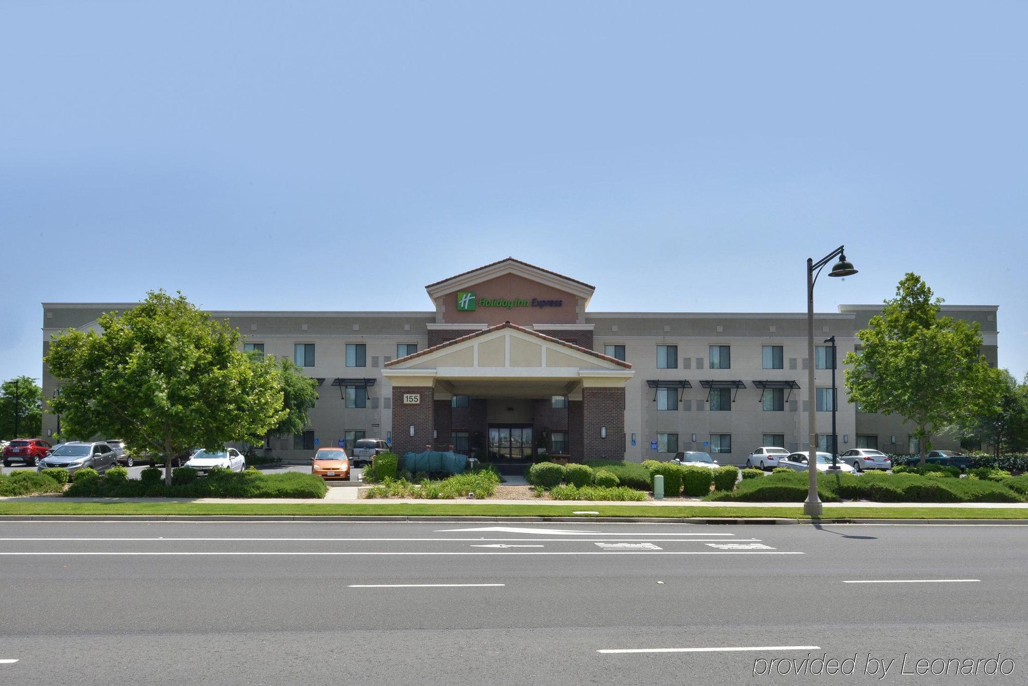 Holiday Inn Express Hotel & Suites Lincoln-Roseville Area, An Ihg Hotel Exteriör bild