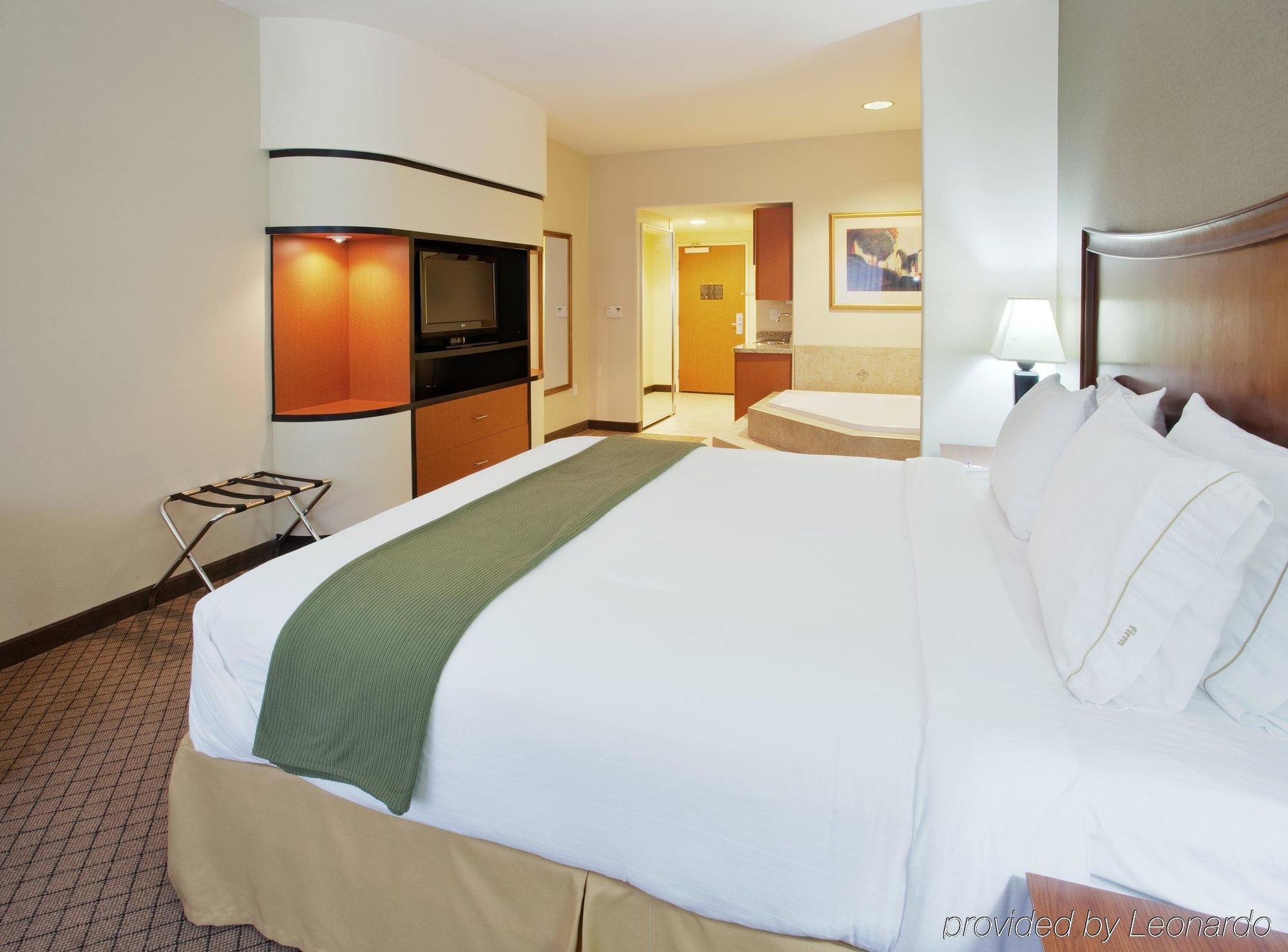 Holiday Inn Express Hotel & Suites Lincoln-Roseville Area, An Ihg Hotel Exteriör bild