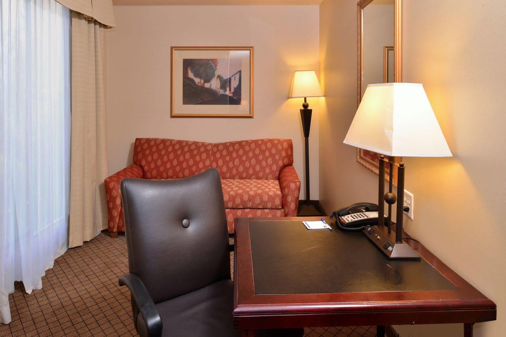 Holiday Inn Express Hotel & Suites Lincoln-Roseville Area, An Ihg Hotel Exteriör bild