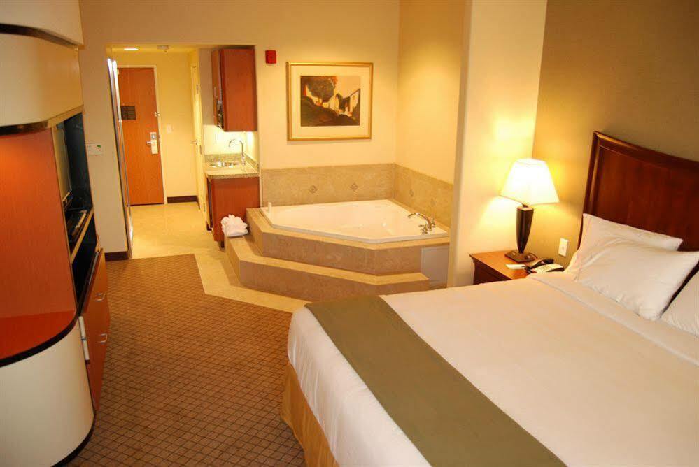 Holiday Inn Express Hotel & Suites Lincoln-Roseville Area, An Ihg Hotel Exteriör bild