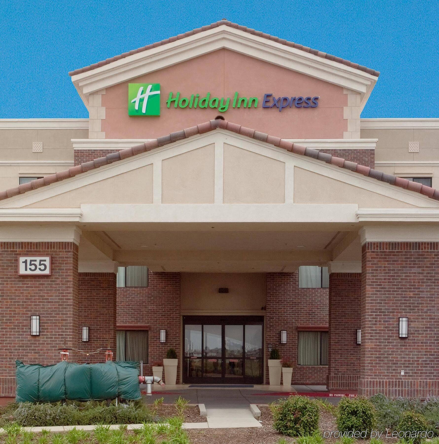 Holiday Inn Express Hotel & Suites Lincoln-Roseville Area, An Ihg Hotel Exteriör bild
